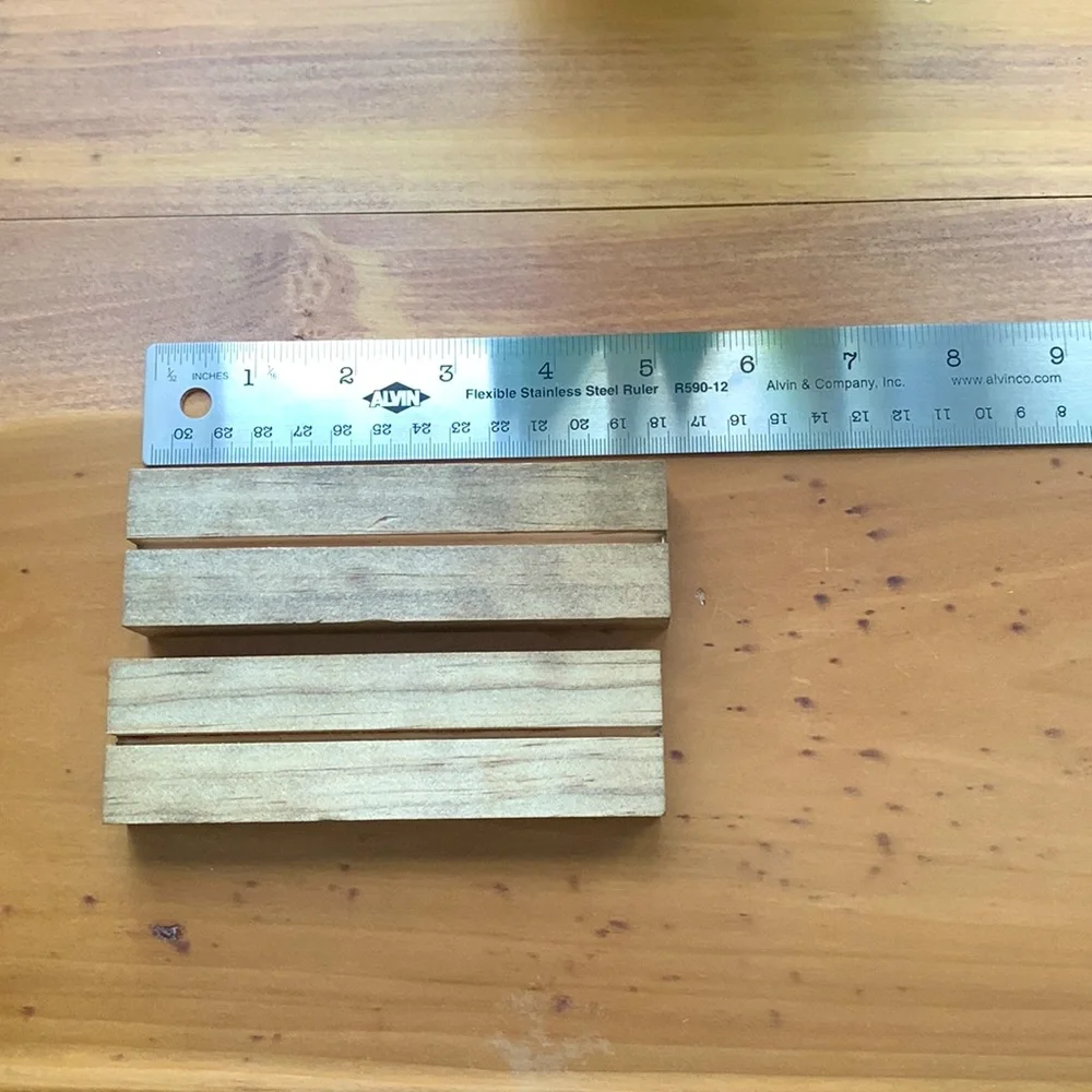 🌿Solid wood table card holders. Set of 4. Various sizes.